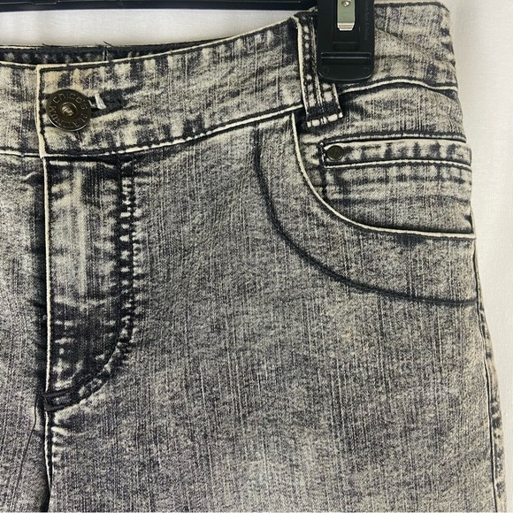 CHICOS Platinum Denim Black Gray Acid Wash Crop Chicos Size 0-Women’s Size 4 - Picture 10 of 11